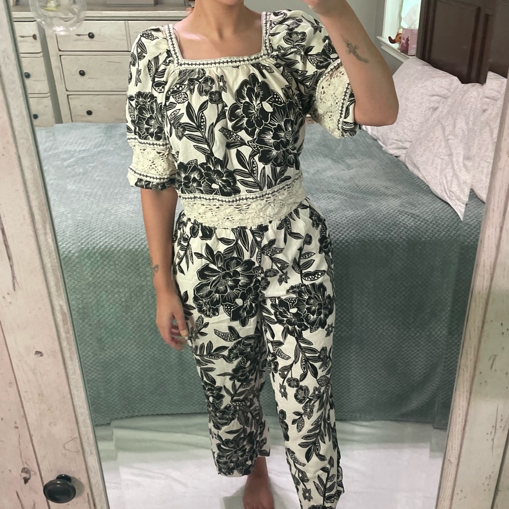 Floral Black and White Set - Picture 2 of 6